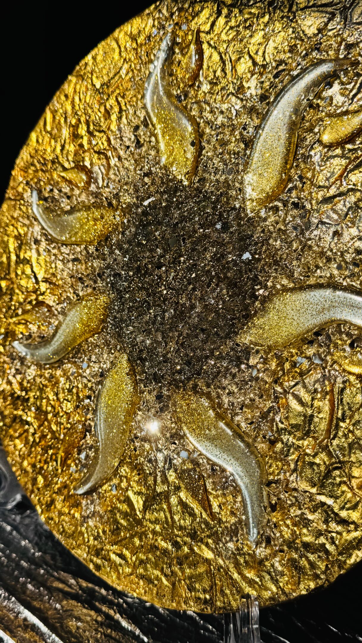 Hallo,
ich habe ein neues Kunstwerk
für die Sommersonnenwende am 21. Juni
Dieses Artobjekt ist 30 cm. groß und eignet sich für den östlichen Teil des Hauses oder für einen Altar
#harzkunst #spiegelharzfusion #whimsical #altar