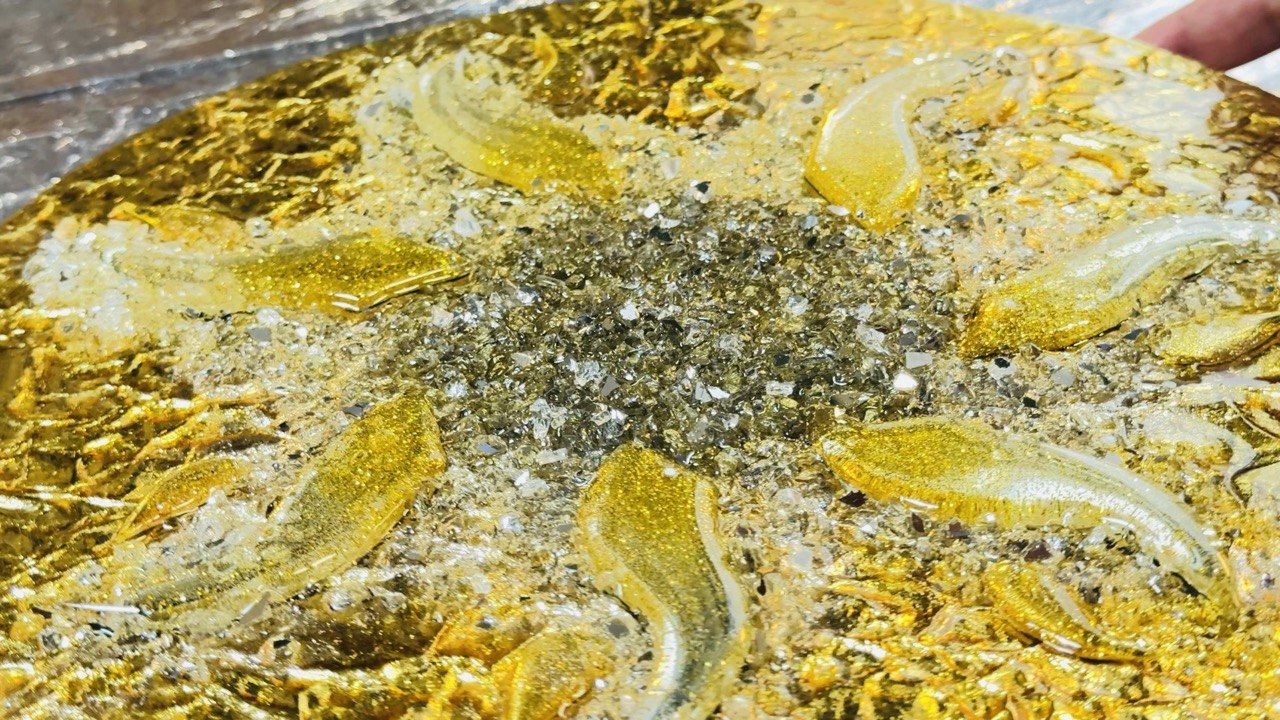 Ein magisches Artefakt aus Spiegelelementen und Epoxidharz